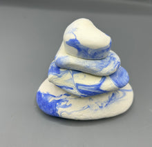 Load image into Gallery viewer, Heart shaped scented pebbles - Blue/White (Sea Breeze)