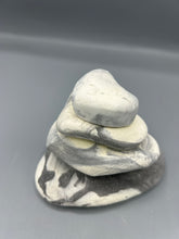 Load image into Gallery viewer, Heart shaped scented pebbles - Black/white (Sea Breeze)