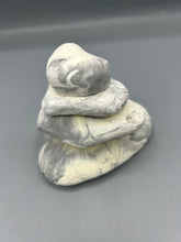 Load image into Gallery viewer, Heart shaped scented pebbles - Black/white (Sea Breeze)